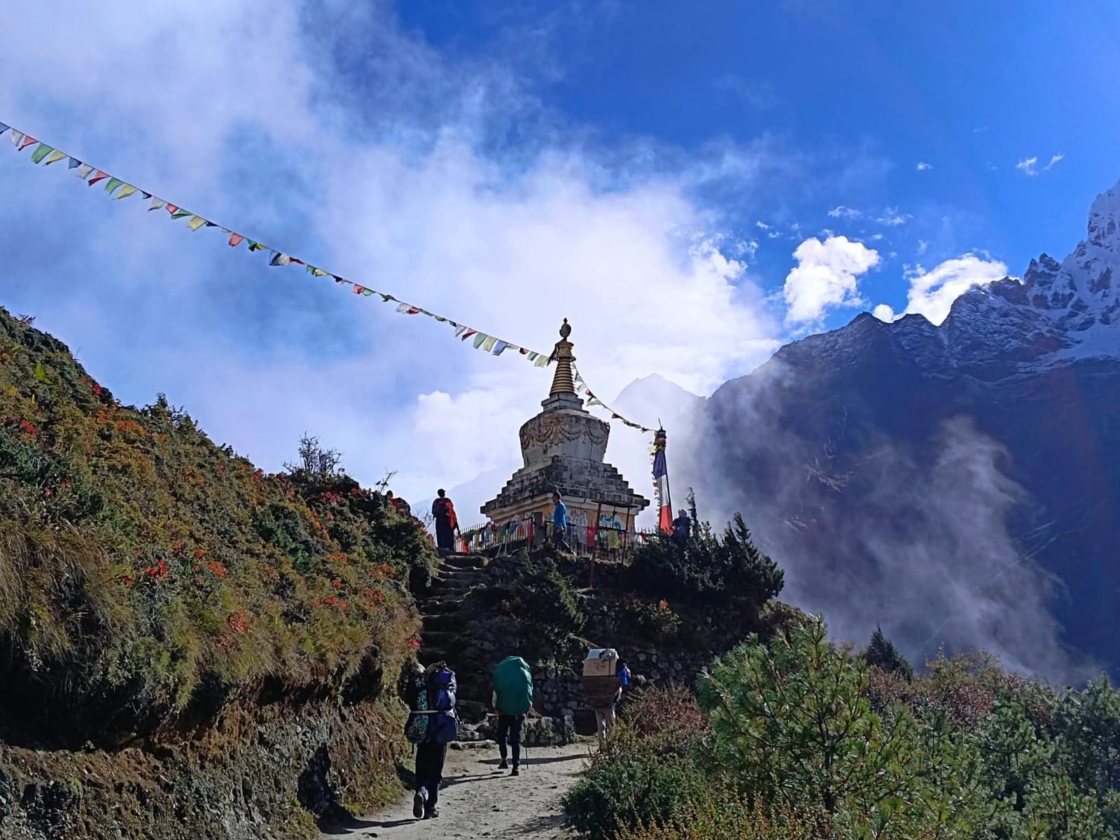 পথের ধারে মনাস্ট্রি
