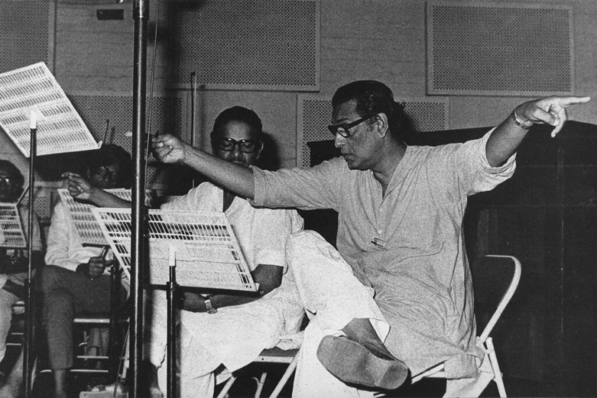 সত্যজিতের ফেলুদা কাহিনী : প্রসঙ্গ সঙ্গীত